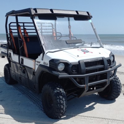 a truck cake sitting on top of a sandy beach